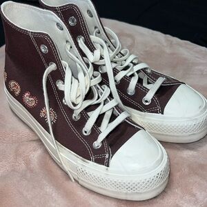 Super cute brown CONVERSE with cute stitching design